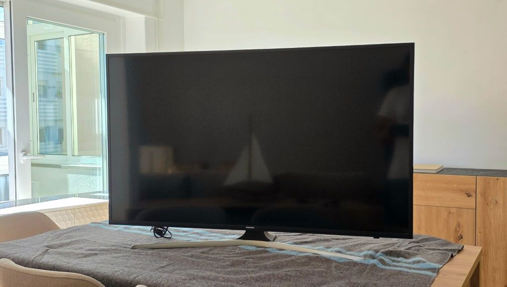 Smart TV SAMSUNG UE50DU7172UXXH (Preto - G - 50" - 4K Ultra HD)
