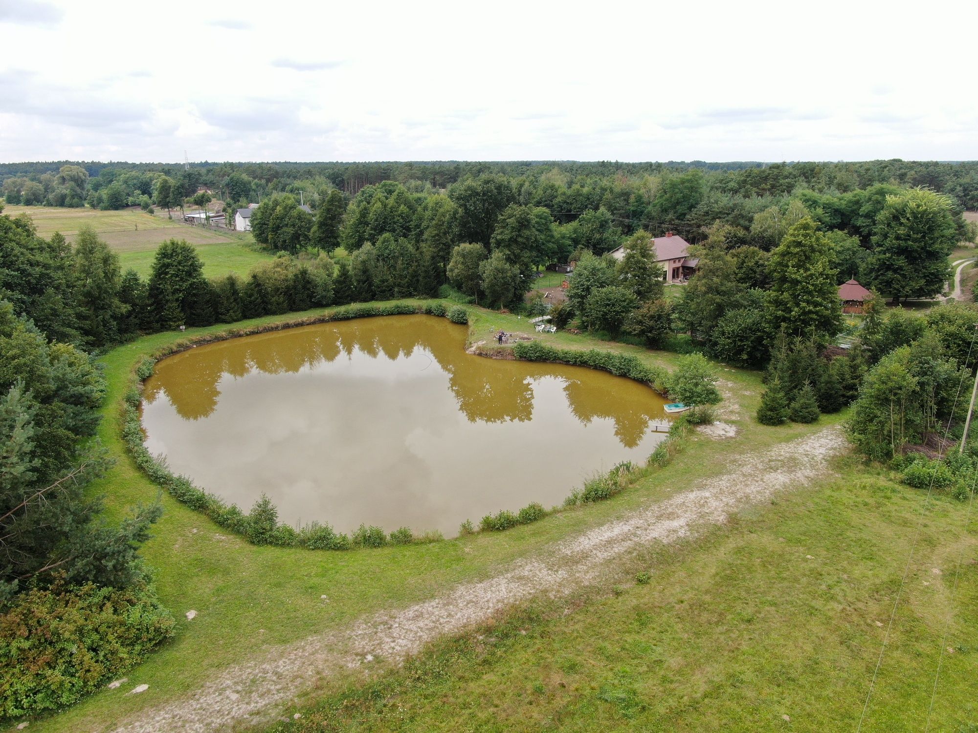 Domek letniskowy nad stawem-wolne terminy zapraszamy