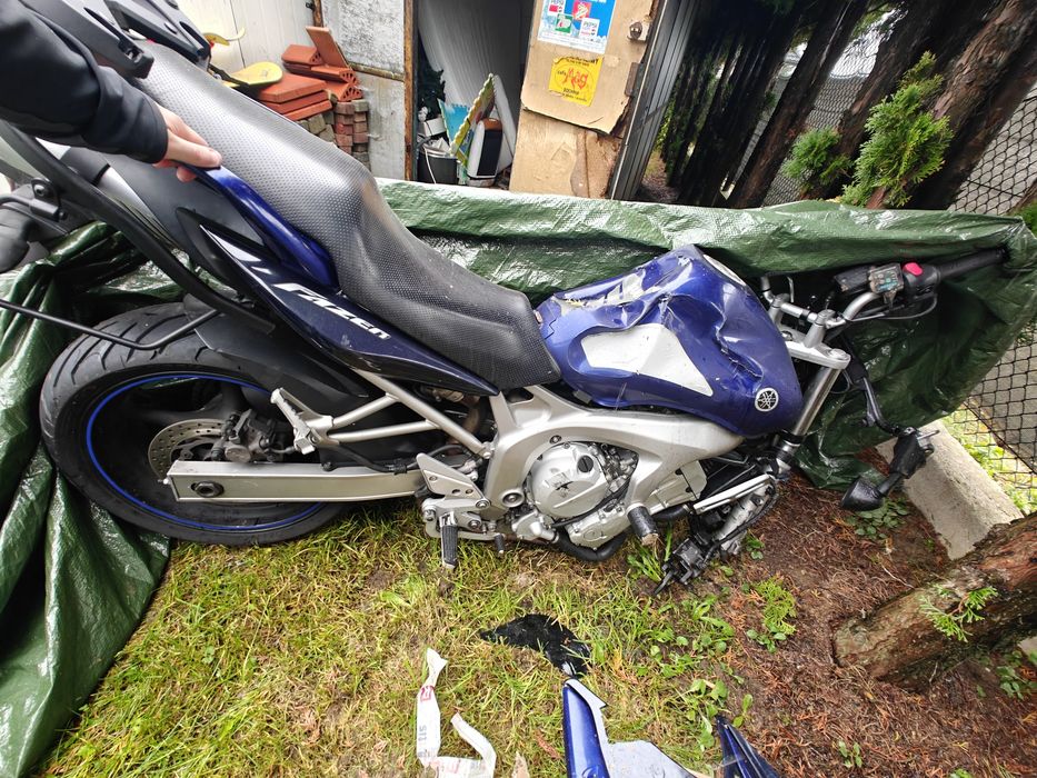 Yamaha FZ6 fazer rama z dokumentami