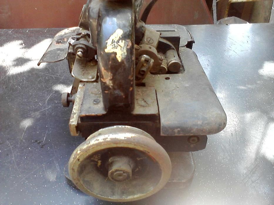 Продаю швейную машинку ЭМЗ Москва