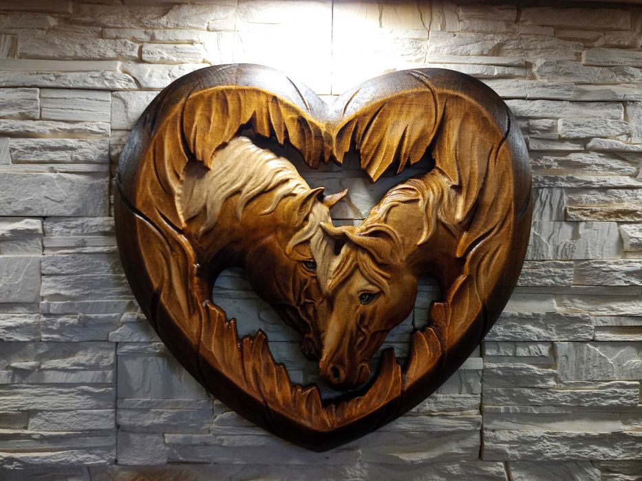 Plaskorzezba-Konie-Drewno-Serce