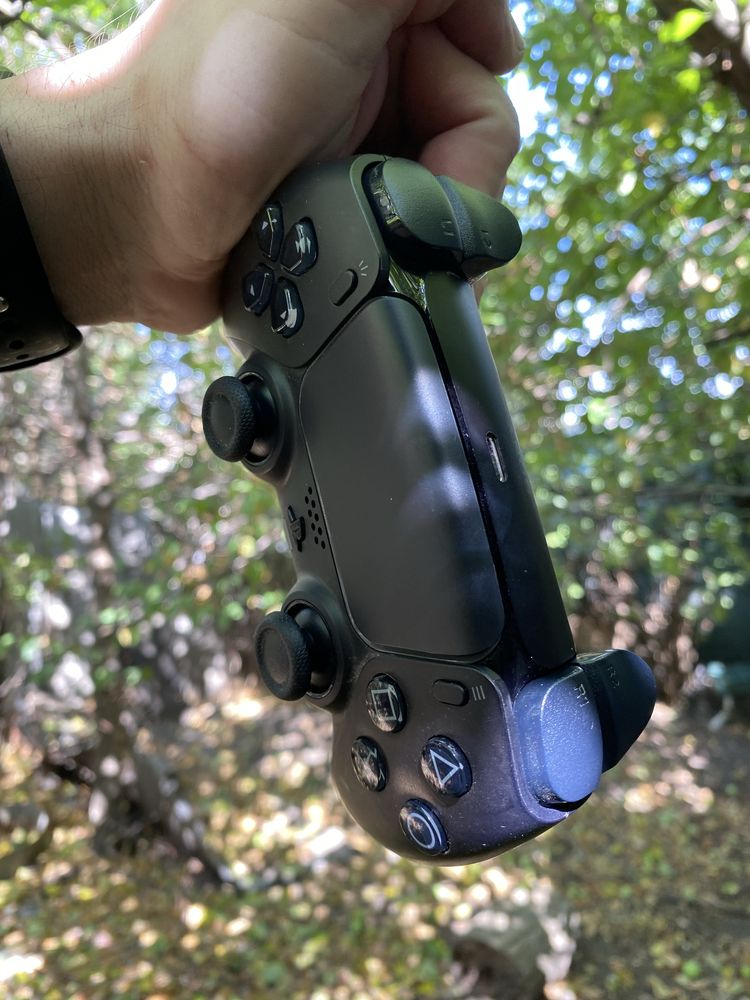 Продаю джостик ps 5 оригинальный геймпад DualSense для PS5 (чёрный)