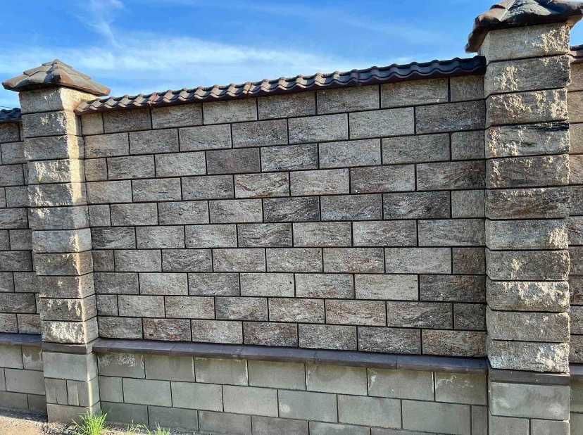Блоки бетонні, блоки для парканів (заборів) рвані, фундаментні блоки