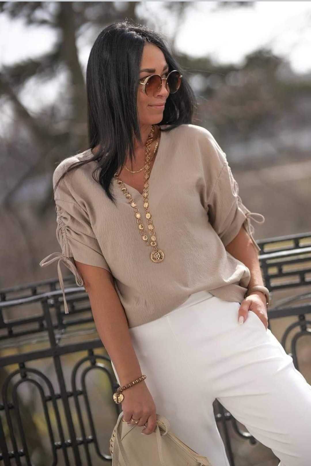 Блуза жіноча з V-образним вирізом