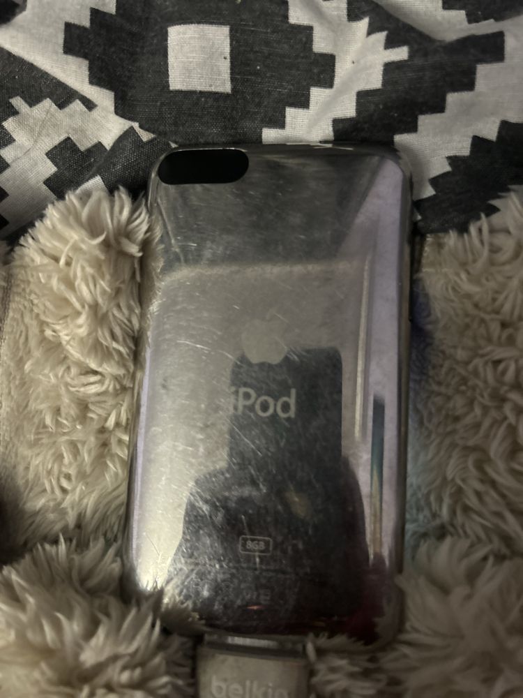 Продам Ipod 8GB