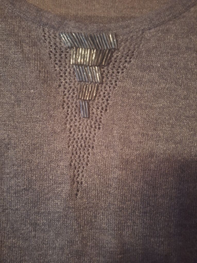 Sweterek damski Guess rozm.M 85%viskoza stan bardzo dobry.