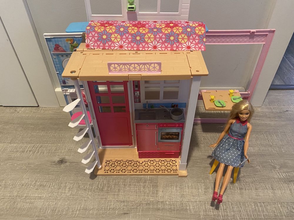 Domek Barbie kompaktowy + lalka
