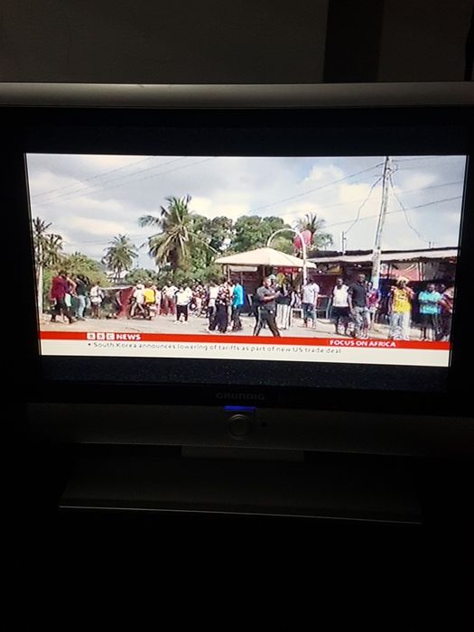 Televisão grundig 1v ou 220v