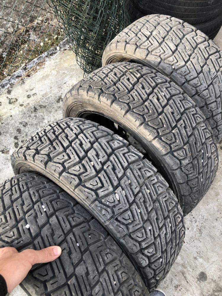 4 Jantes 15” com 3 pneus de rally