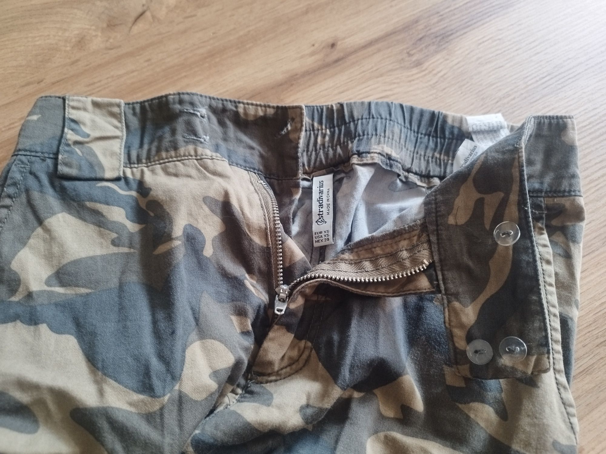 Spodnie moro Stradivarius roz XS joggery