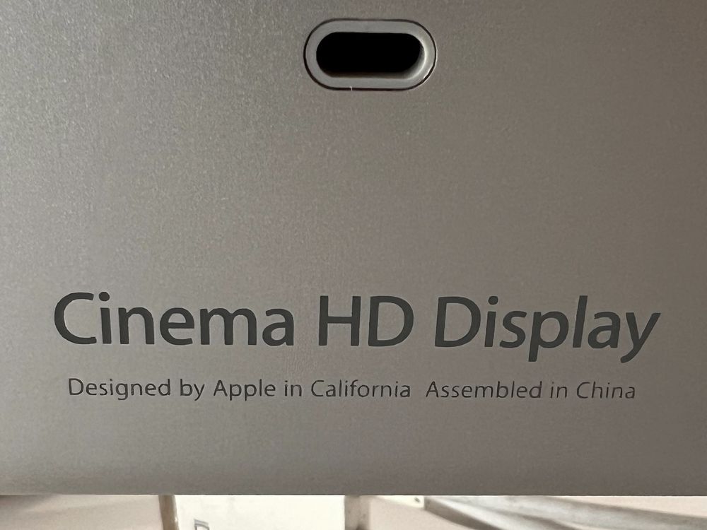 Монітор Apple Cinema HDm