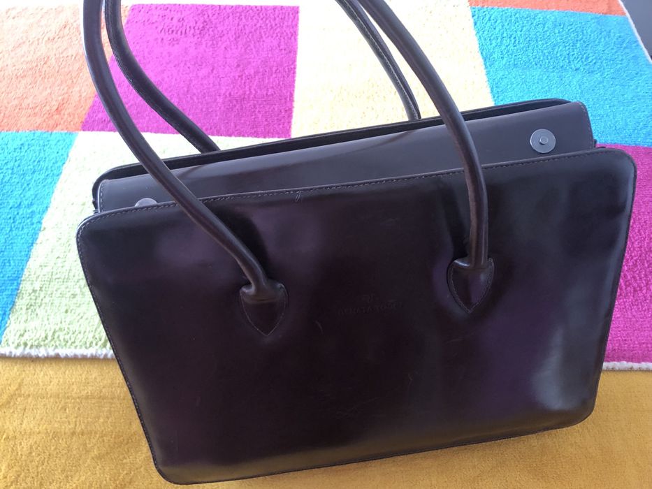 Pasta-carteira em pele polida castanho escura