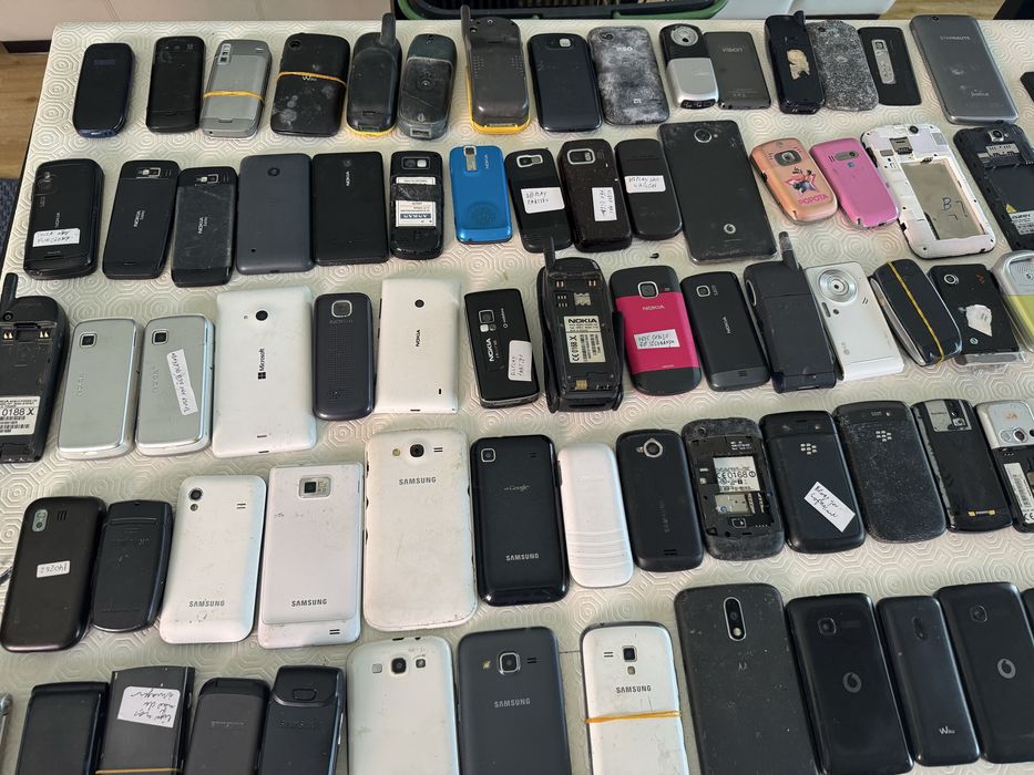 Lote 116 telemóveis (Nokia,Samsung,Huawei,Motorola, etc) e 4 tablets