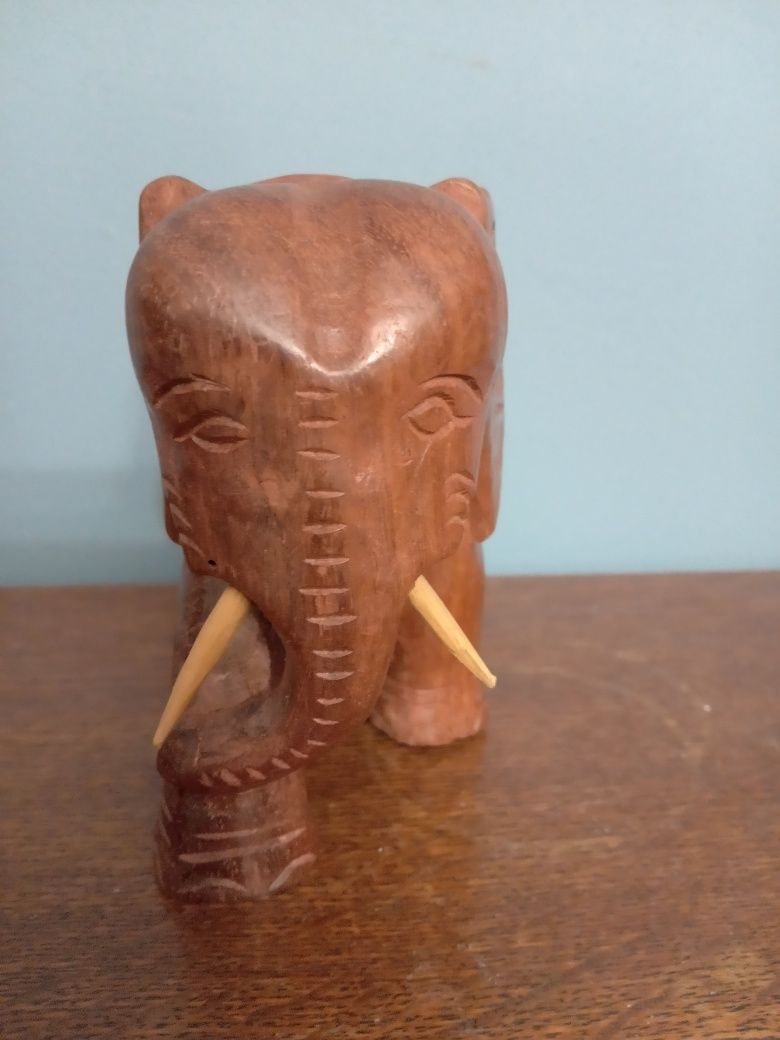 Rzeźba drewniana słoń