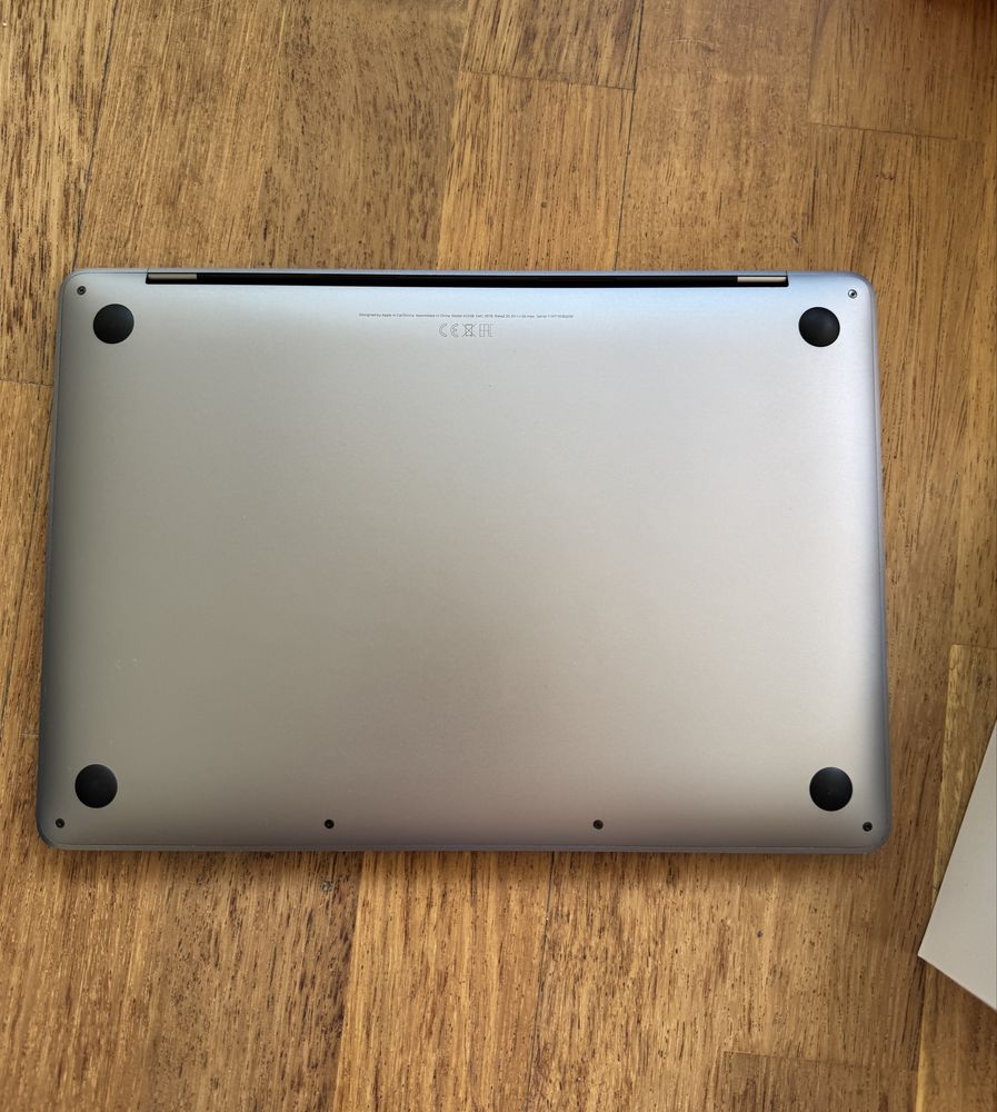 MacBook Pro 13” M1 / 8GB / 512GB SSD / Touch Bar / Faktura / Stan bdb