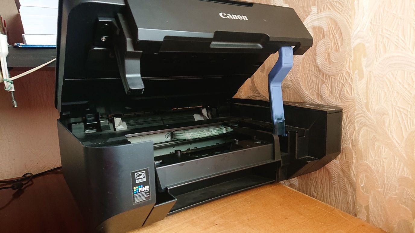 Продам принтер, МФУ, 
Canon mp 230...
Принтер стоит без роботи уже год