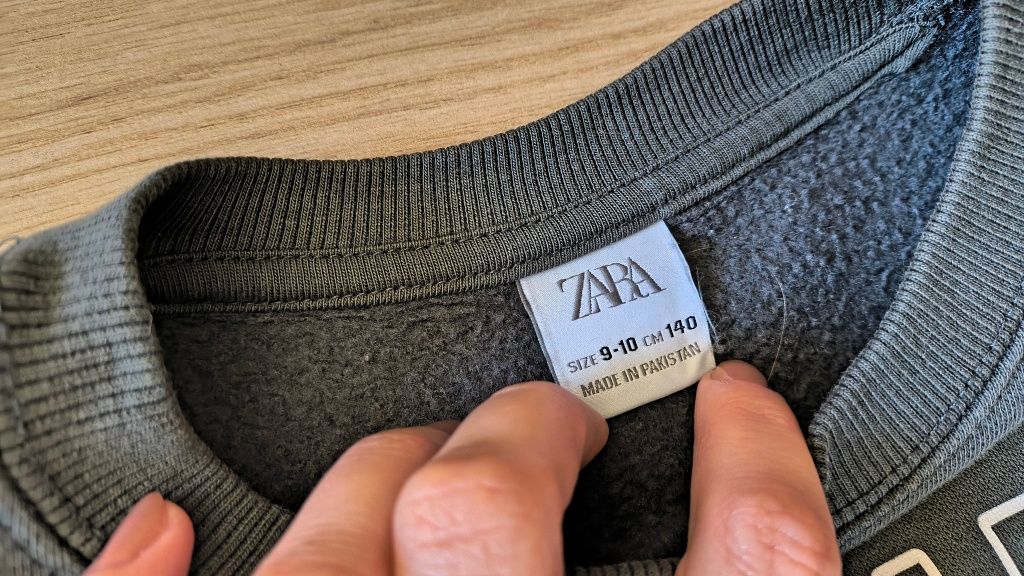 Grafitowa bluza Zara rozmiar 140 z motywem motyla