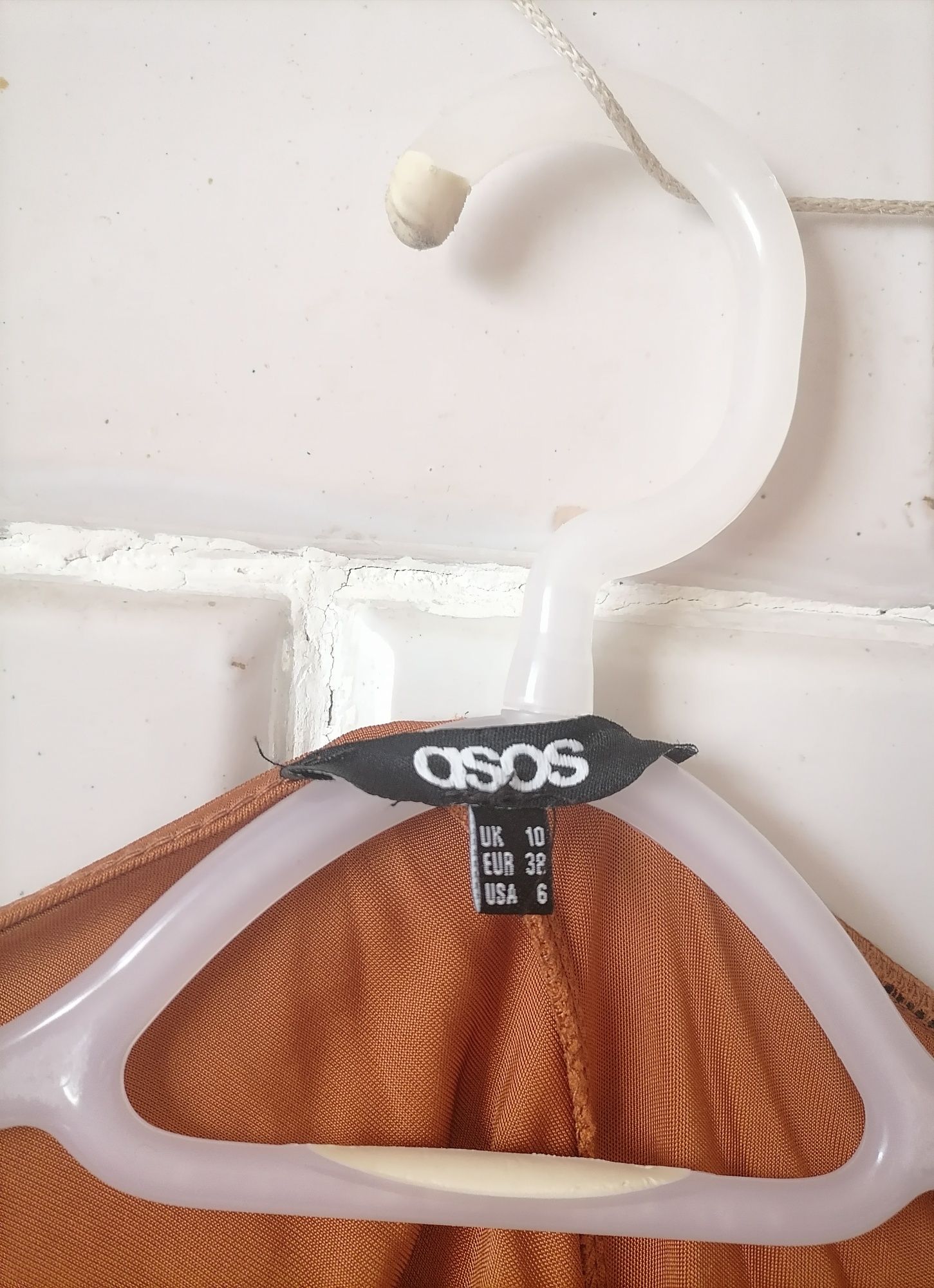Sukienka damska asos ciekawy krój elegancka Studniówka