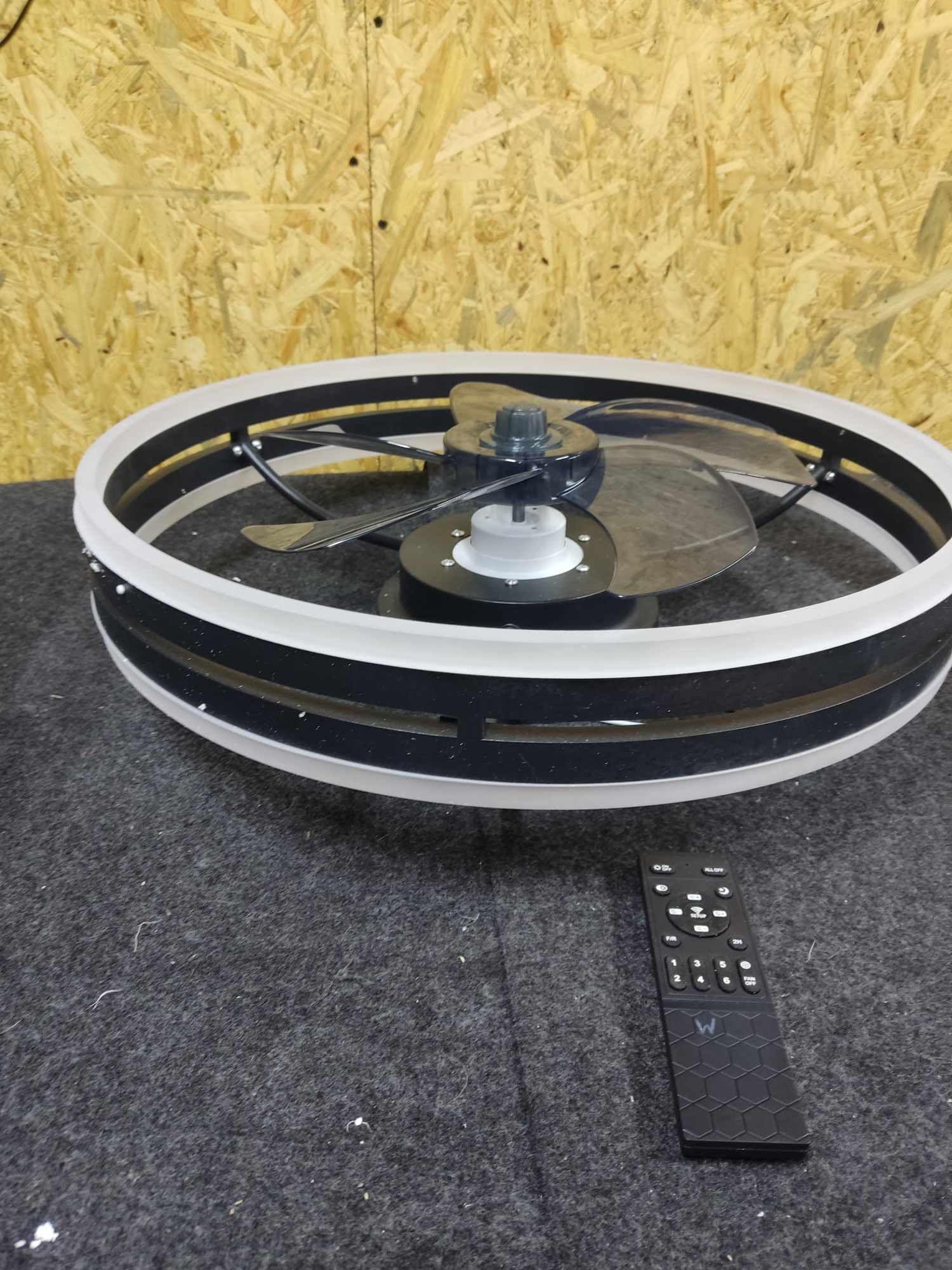 Cichy wentylator sufitowy z oświetleniem 50W / 40x22 cm czarny
wentyl