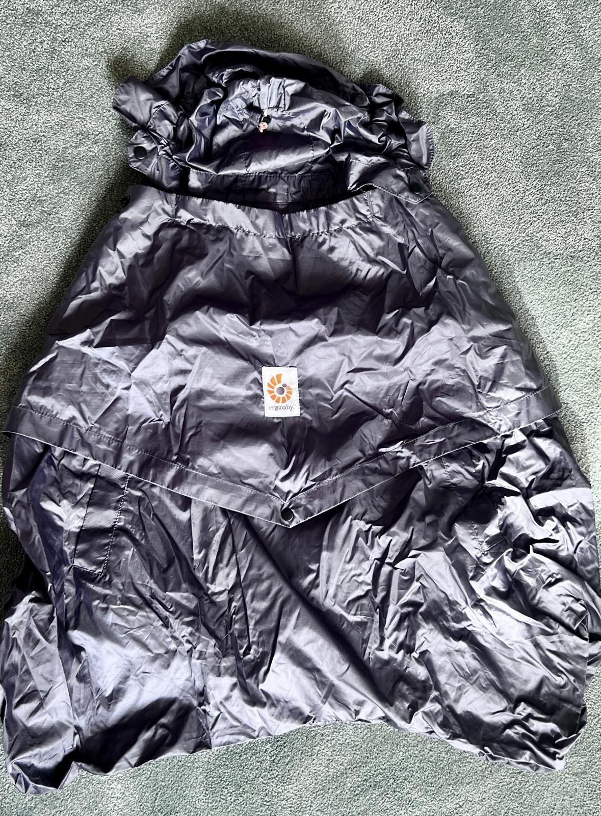 Mochila Ergobaby Omni Breeze 360 com capa de chuva