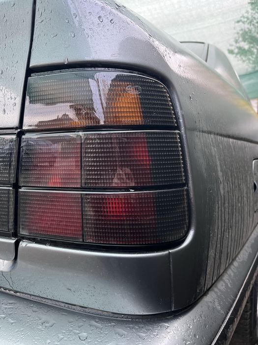 Фонарі Hella Black на Е34