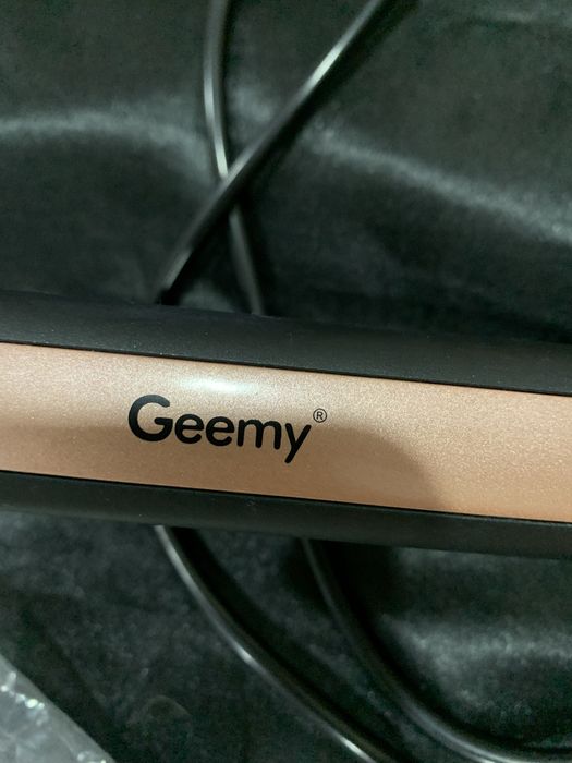 Вирівнювач для волосся Geemy.