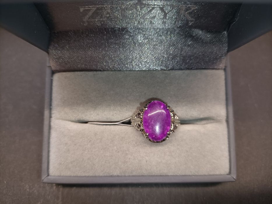 Pierścionek z fioletowym oczkiem