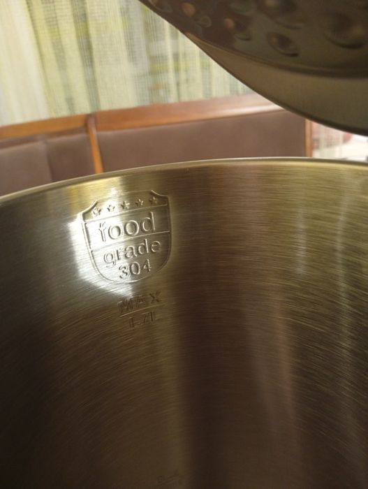 Електрочайник з функцією регулювання та підтримки температури