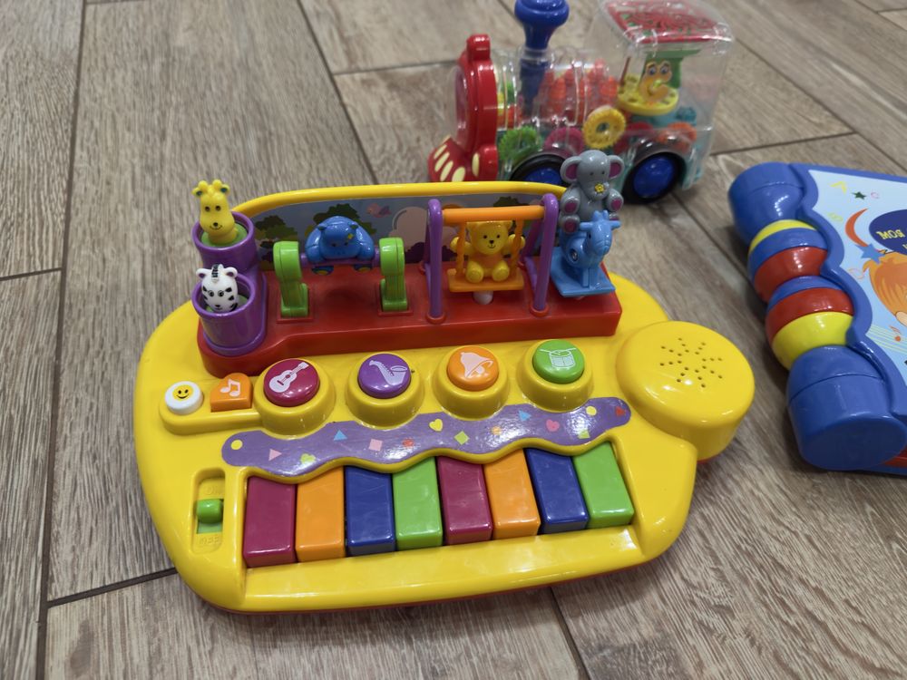 Піаніно Kiddieland, паравозик , дитяча музична книга