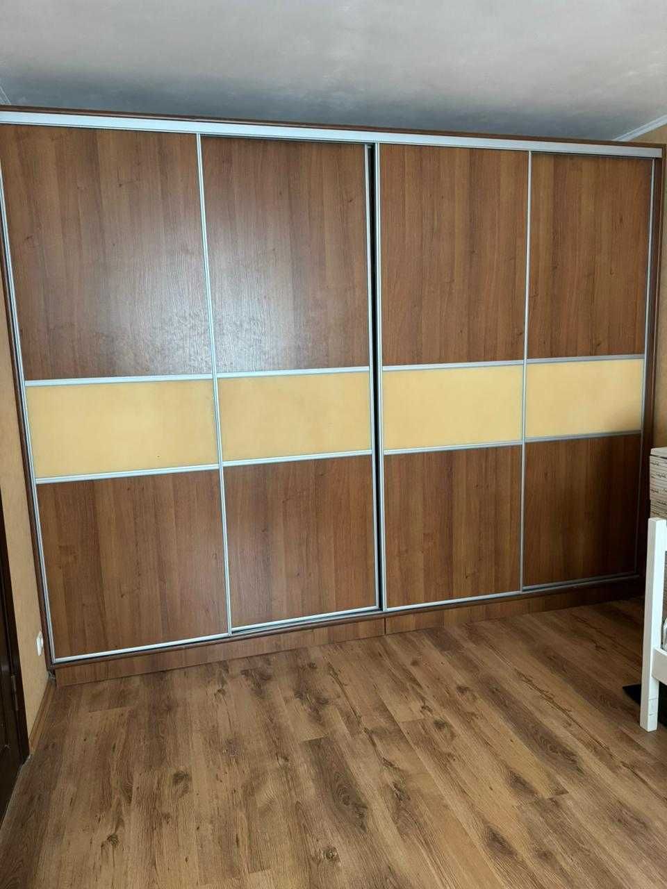 шафа купе чотири двері
