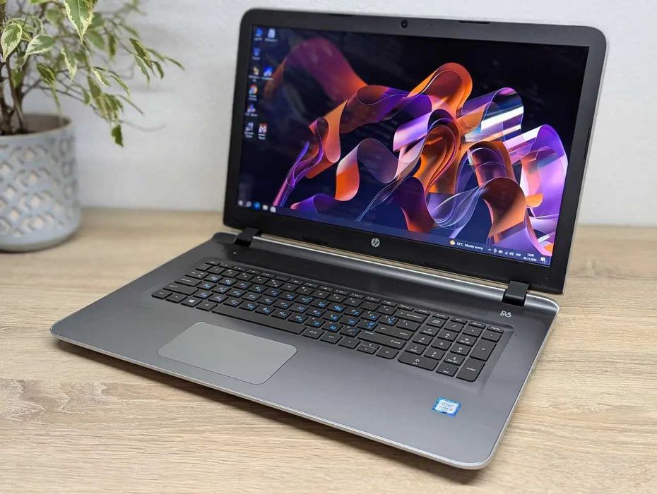 Ігровий ноутбук HP ,Core i3-6100U /8GB DDR4/ Intel UHD/128GB SSD