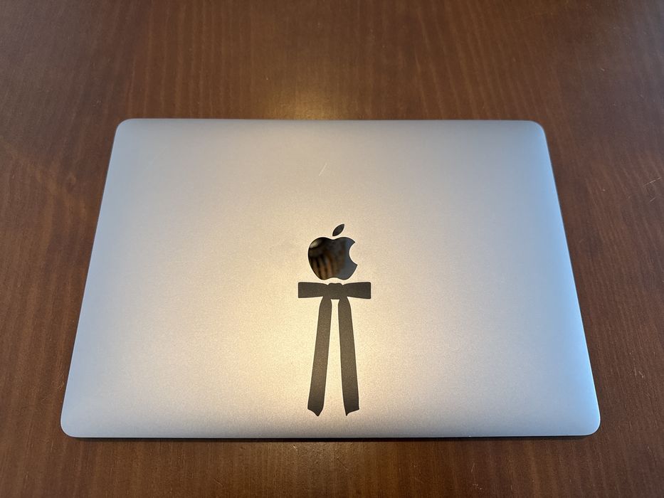 MacBook Pro 13” 2020 • Intel i7 • 16 GB RAM • 500 GB SSD