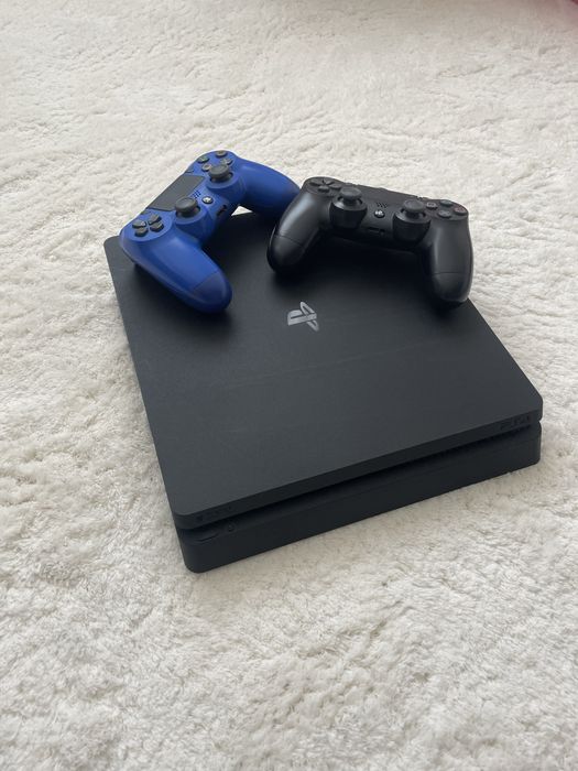playstation 4, com 2 comandos