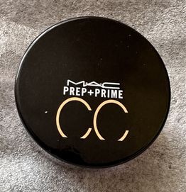 Mac Prep + Prime CC sypki puder korygujący kolor RECHARGE