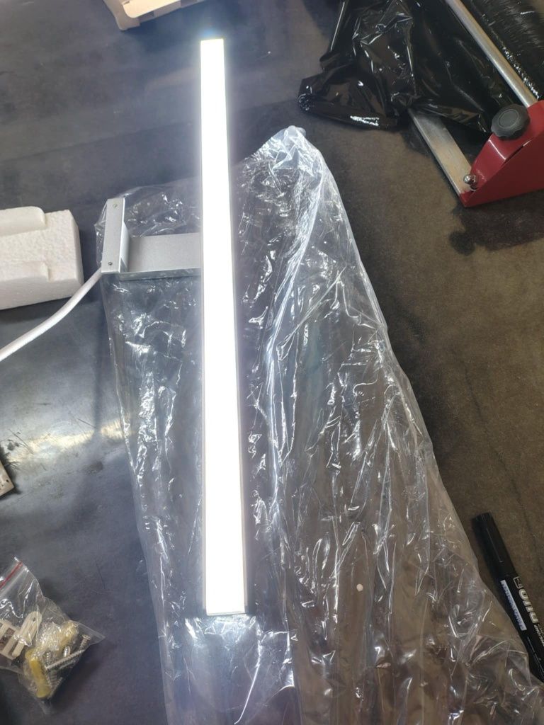 Lampa łazienkowa LED 2 w 1

ERWEY 60 cm 8 W LED lampa lustrzana z 48 d