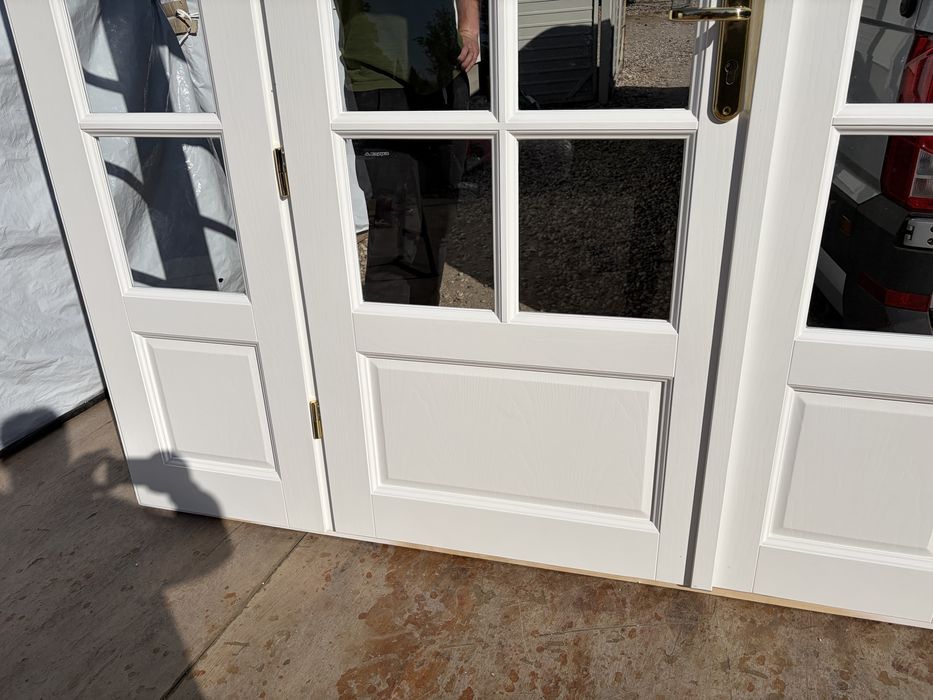 Drzwi zewnętrzne drewniane dwuskrzydłowe z doświetlem białe C.Polska