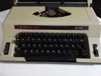 Maquina de escrever vintage com caixa