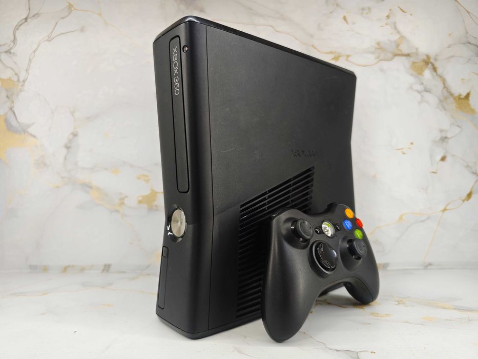 Konsola Xbox 360 S Slim 4 GB + oryginalny pad