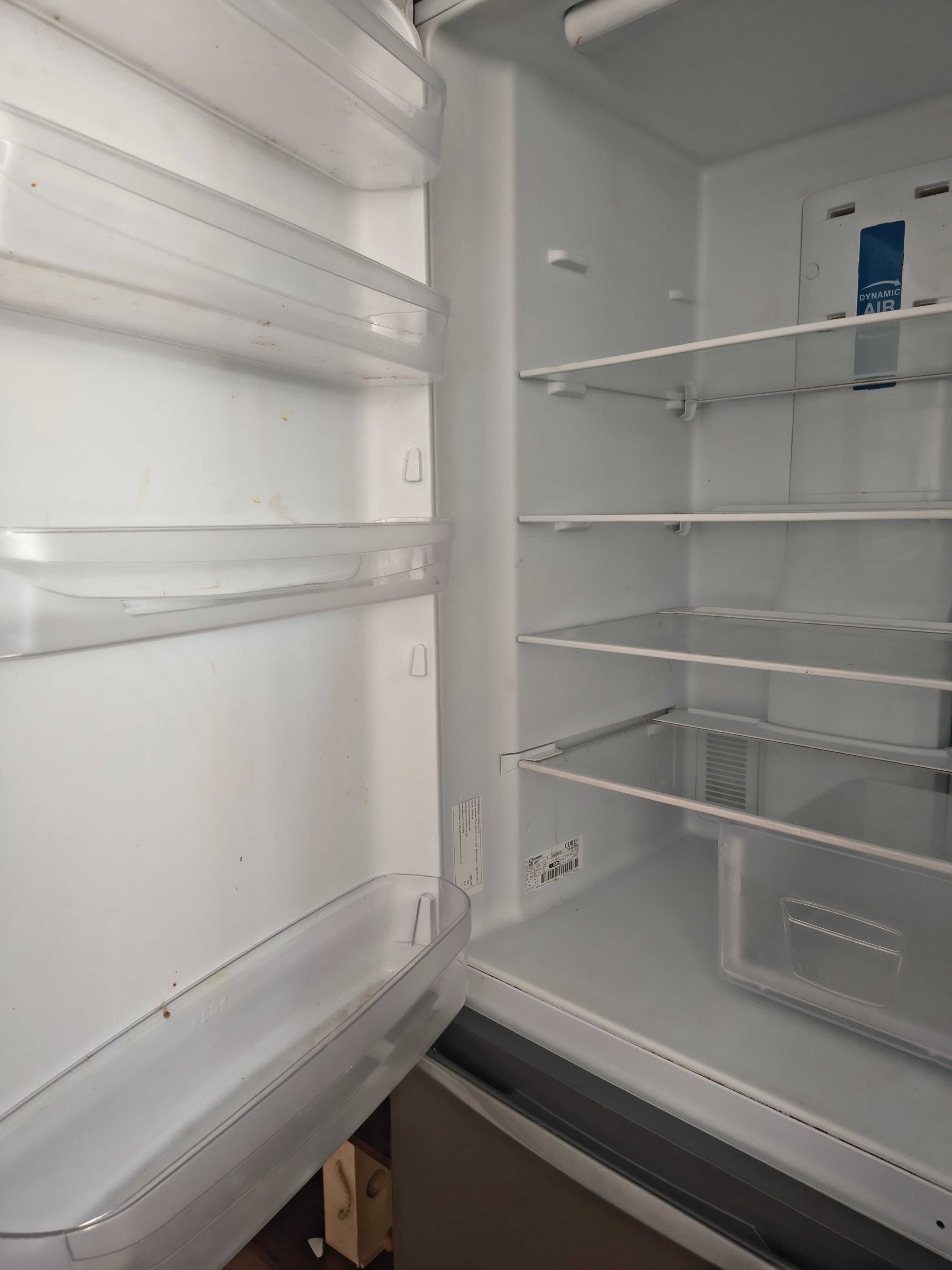 Frigorífico Indesit combinado avariado