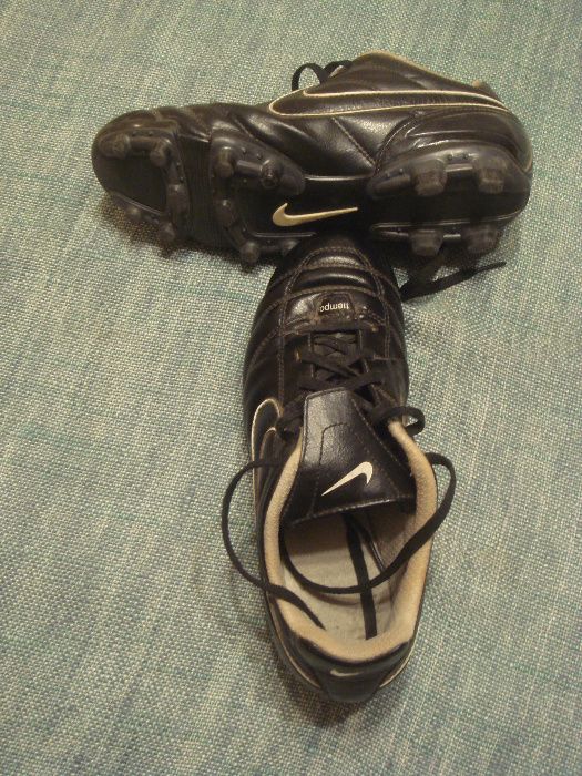 Sportowe buty pilkarskie NIKE rozmiar 38.