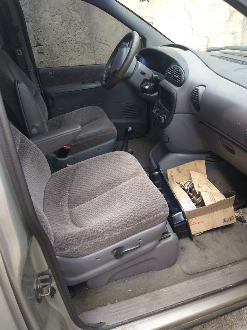 Chrysler Grand Voyager 2.5TDI-разборка.