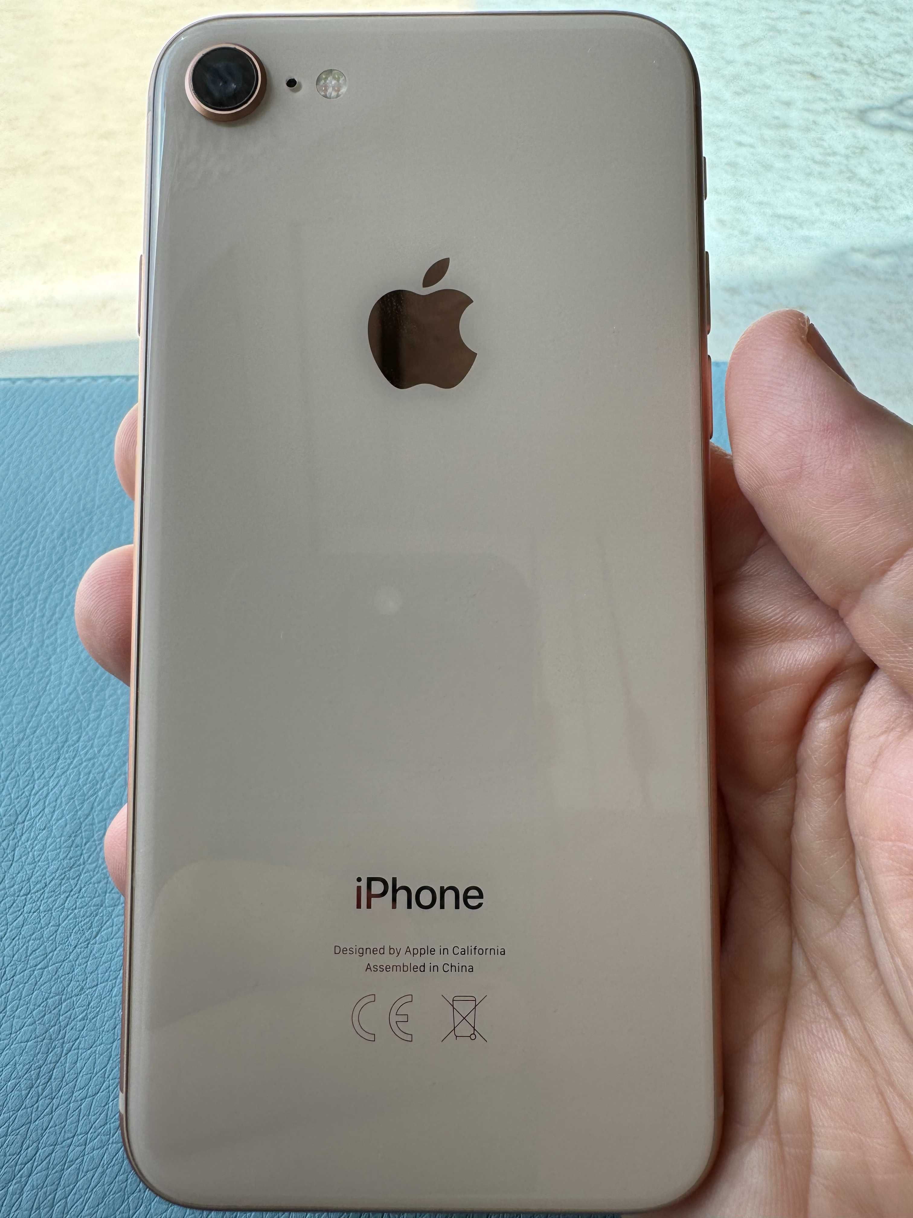 Продається Apple iPhone 8 на 64 Gb в кольорі Rose Gold