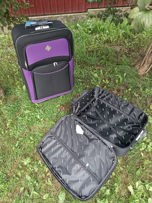 Дорожня валіза/чемодан на колесах Велика чорно-фіолетова