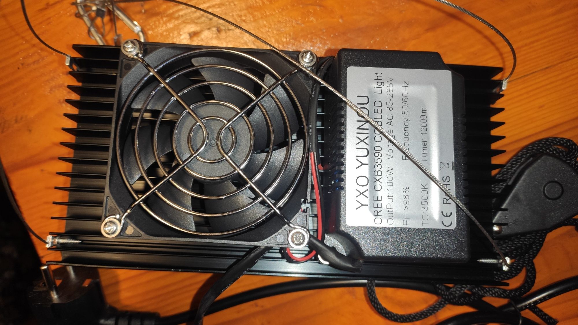 CREE CXB3590 COB 100W з підвісами. Фітолампа для рослин.