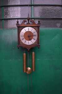 zegar ścienny stary wiszący wahadłowy antyk retro