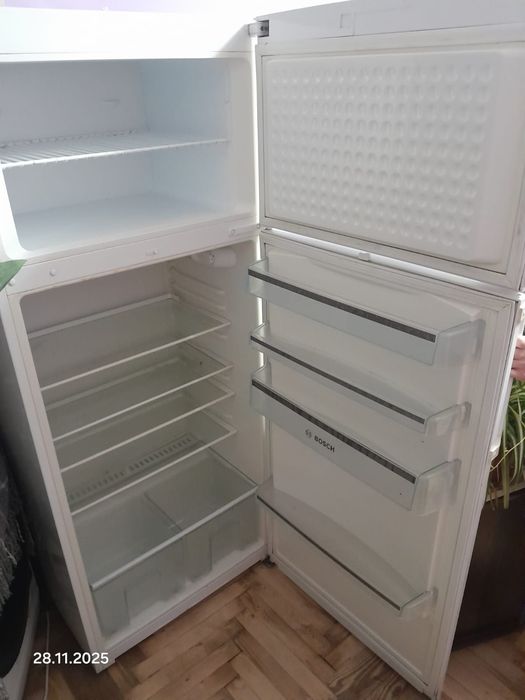 Холодильник відомой марки BOSСH.