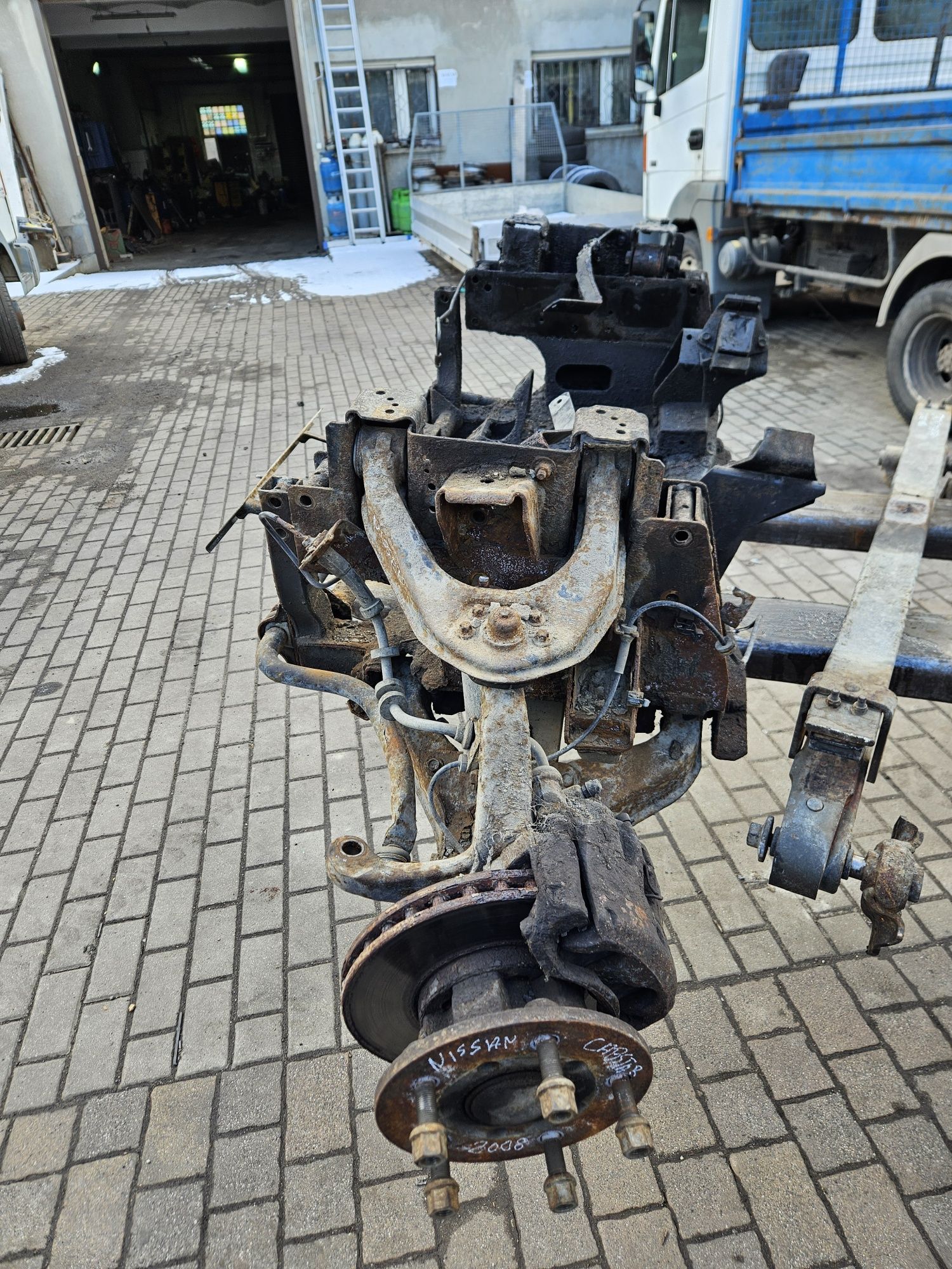 Zawieszenie przednie Nissan Cabstar 2008r
