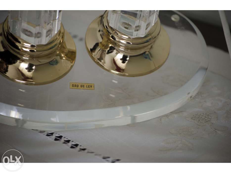 Candeeiro em acrílico e banho de ouro