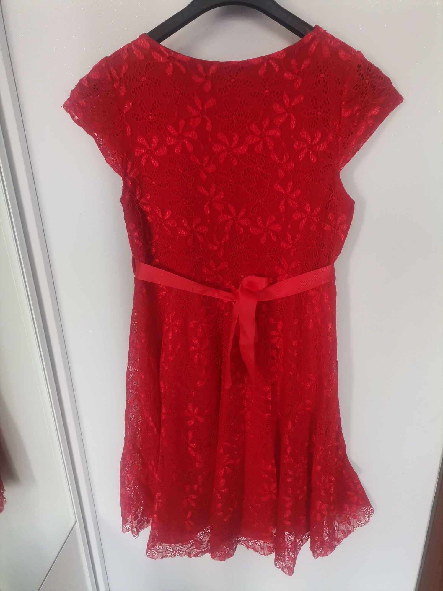 Sukienka 146-152  czerwona na święta