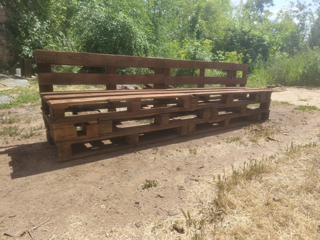 Дитяча кухня з піддонів